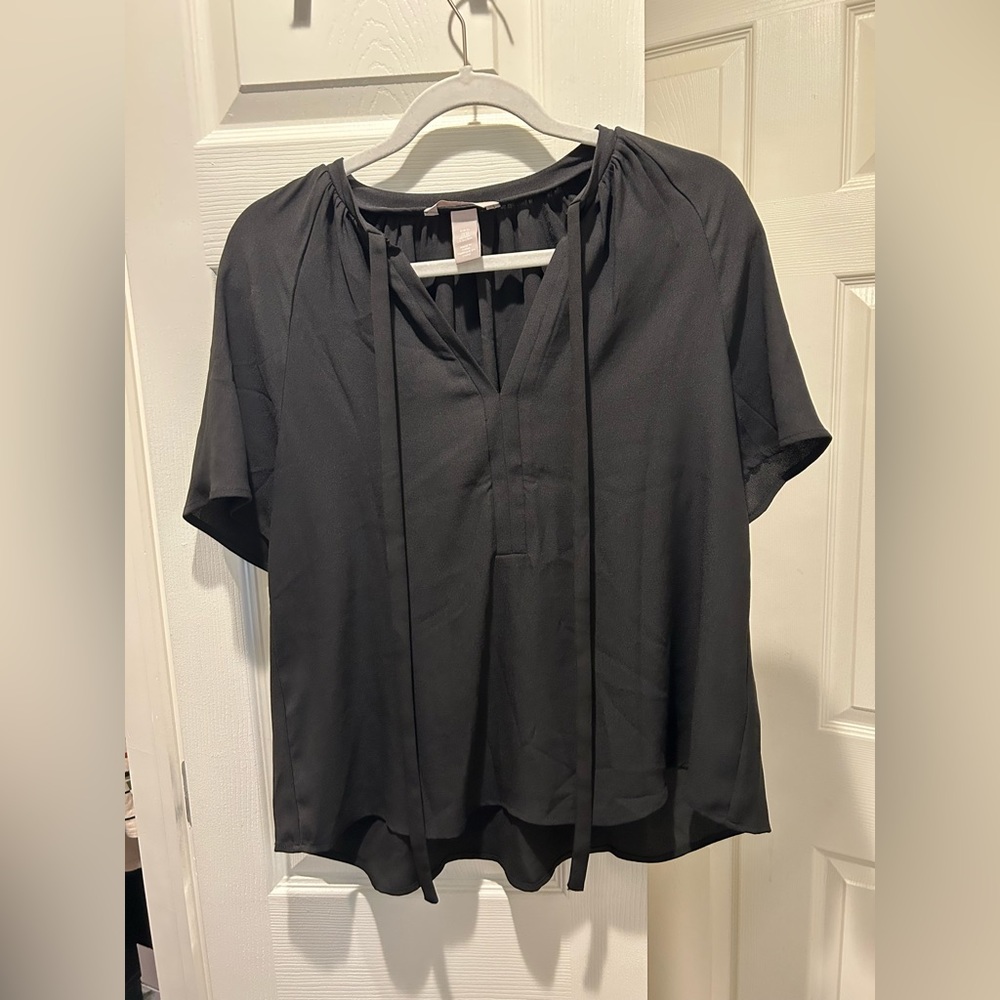NWOT H&M Short-Sleeved Tie Detail Blouse